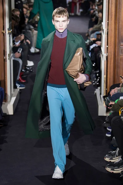 Look 14